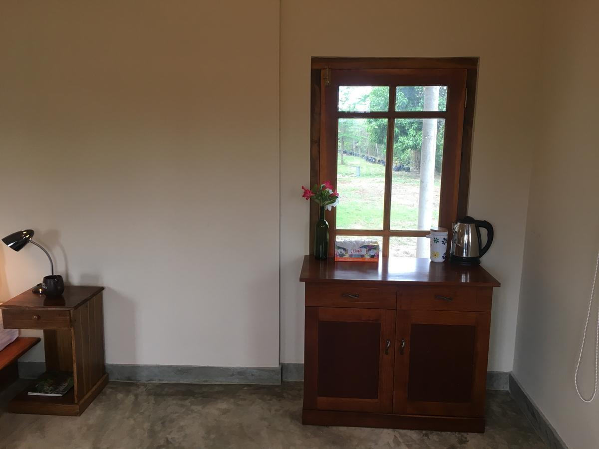 Captain'S Bird Safari Lodge 푸탈람 외부 사진