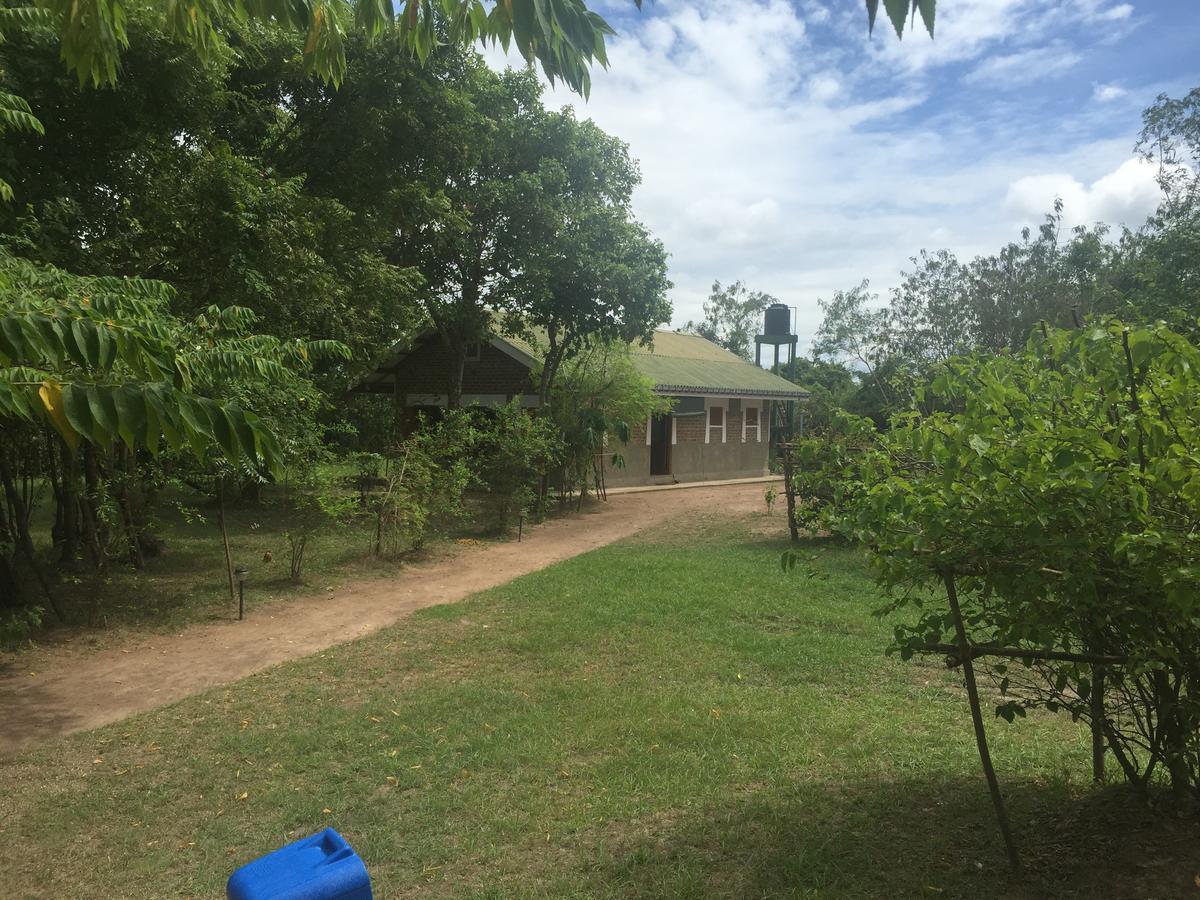 Captain'S Bird Safari Lodge 푸탈람 외부 사진