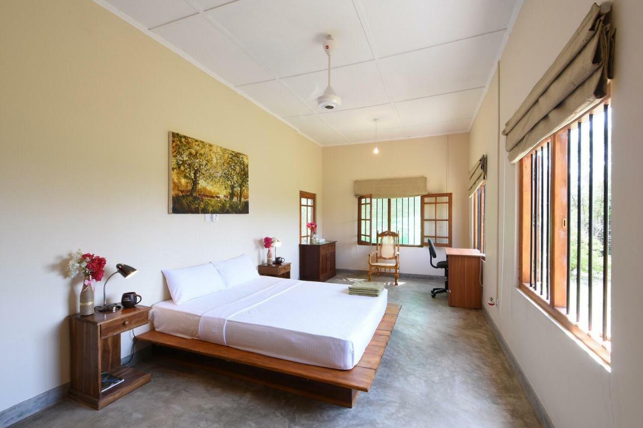 Captain'S Bird Safari Lodge 푸탈람 외부 사진