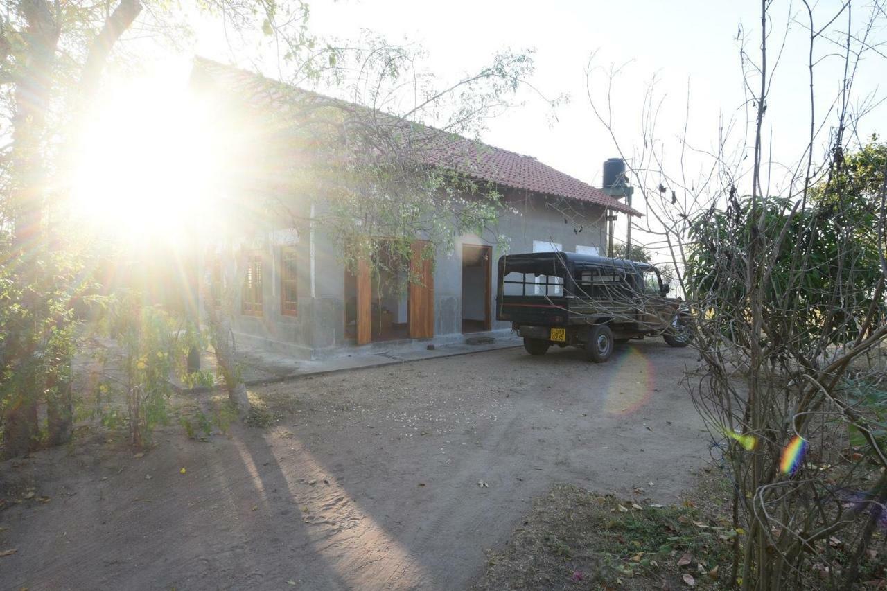 Captain'S Bird Safari Lodge 푸탈람 외부 사진