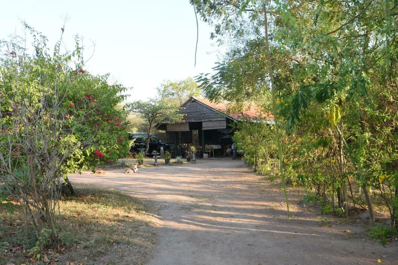 Captain'S Bird Safari Lodge 푸탈람 외부 사진