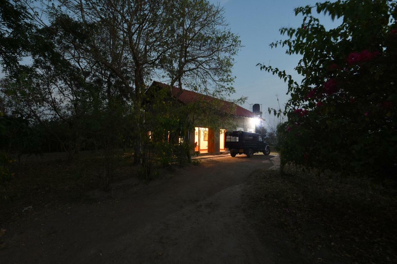 Captain'S Bird Safari Lodge 푸탈람 외부 사진
